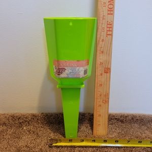 WoodLink Neon Green Plastic Scoop for Bird Food Holds 1.5 lbs of Seed